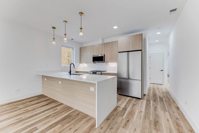 5921 S Calumet Avenue 2, Chicago, IL 60637