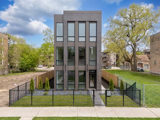 5921 S Calumet Avenue 2, Chicago, IL 60637