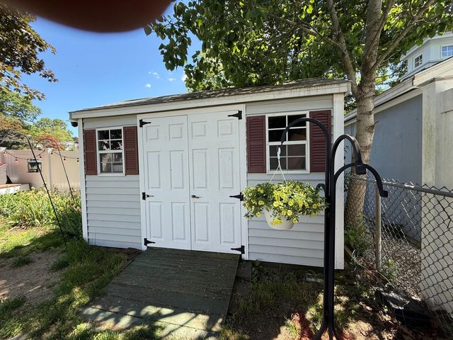61 President Road, Manchester, NH 03103