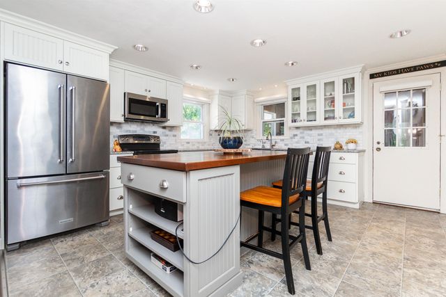 61 President Road, Manchester, NH 03103