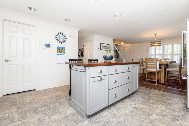 61 President Road, Manchester, NH 03103