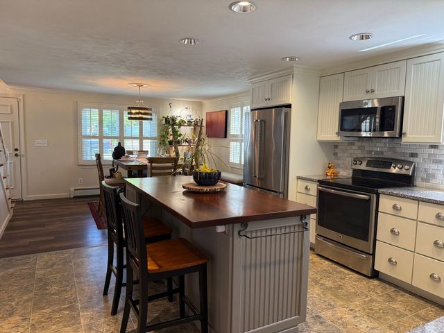 61 President Road, Manchester, NH 03103
