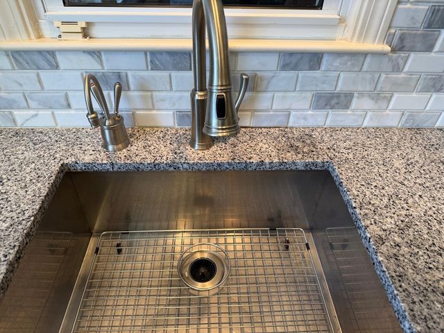 61 President Road, Manchester, NH 03103