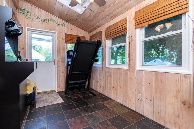 61 President Road, Manchester, NH 03103