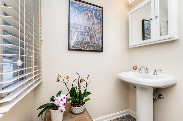 61 President Road, Manchester, NH 03103