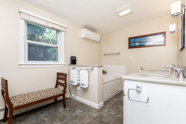 61 President Road, Manchester, NH 03103