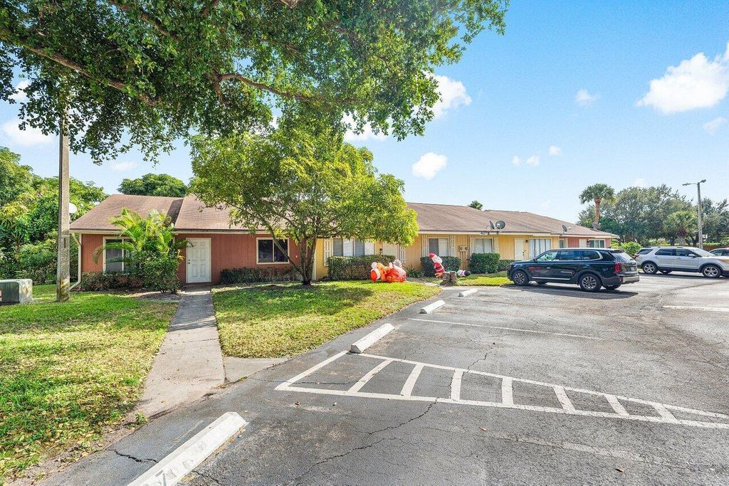 4627 Orleans Court A, West Palm Beach, FL 33415