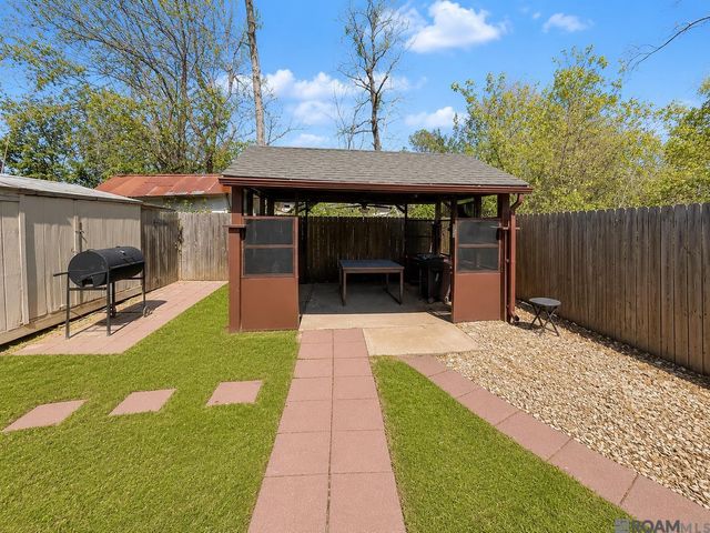 1427 Stilt St, Baton Rouge, LA 70807