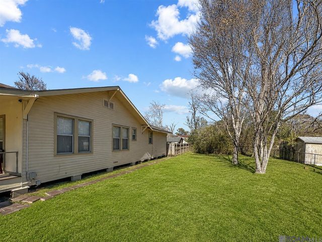 1427 Stilt St, Baton Rouge, LA 70807