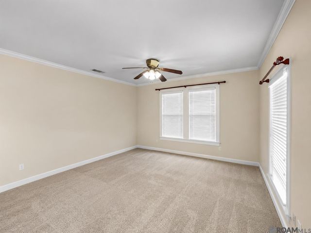 1427 Stilt St, Baton Rouge, LA 70807