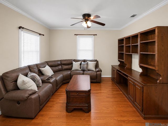 1427 Stilt St, Baton Rouge, LA 70807