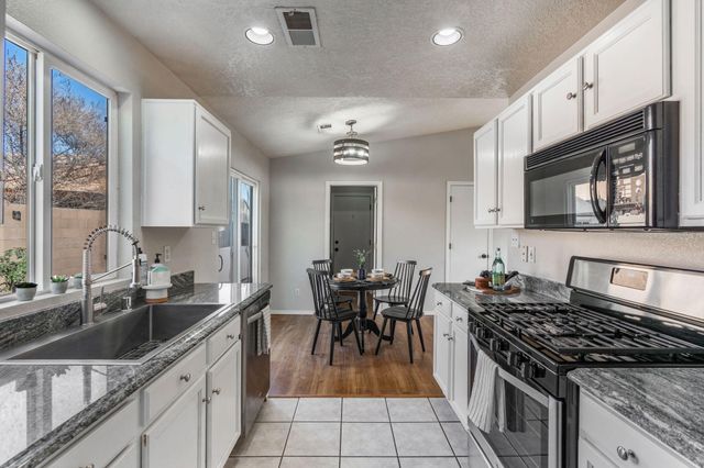 1305 Villa Campo NE, Albuquerque, NM 87113