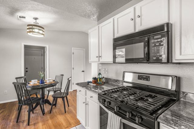 1305 Villa Campo NE, Albuquerque, NM 87113