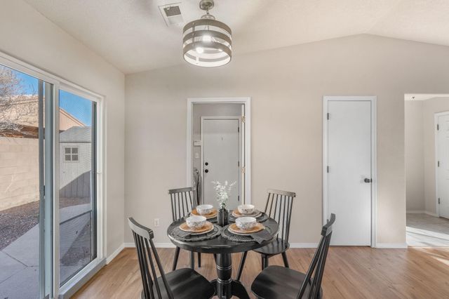 1305 Villa Campo NE, Albuquerque, NM 87113