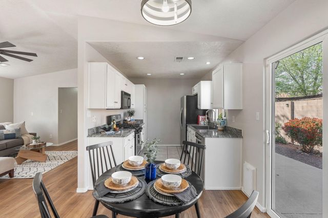 1305 Villa Campo NE, Albuquerque, NM 87113