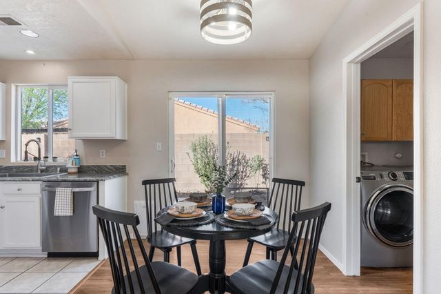 1305 Villa Campo NE, Albuquerque, NM 87113