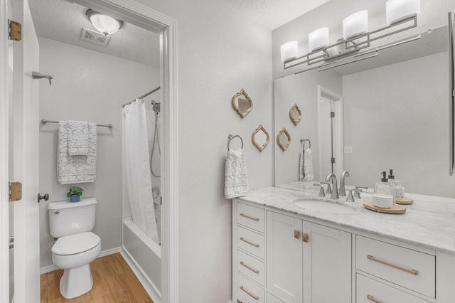 1305 Villa Campo NE, Albuquerque, NM 87113