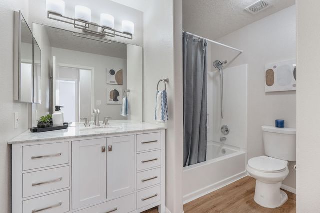 1305 Villa Campo NE, Albuquerque, NM 87113