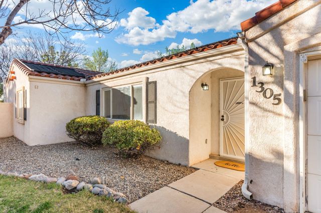 1305 Villa Campo NE, Albuquerque, NM 87113