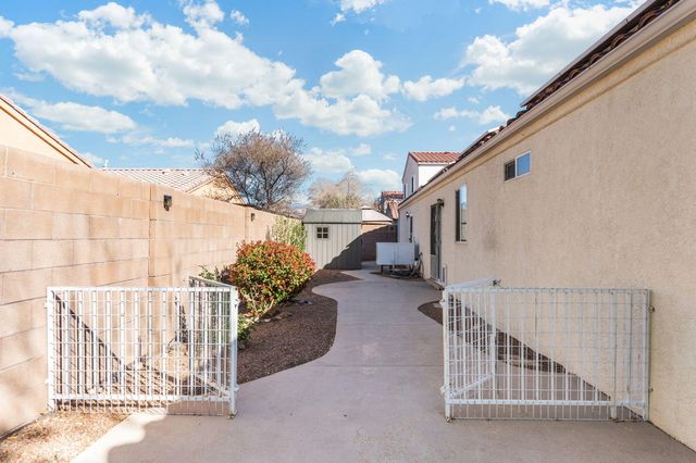 1305 Villa Campo NE, Albuquerque, NM 87113