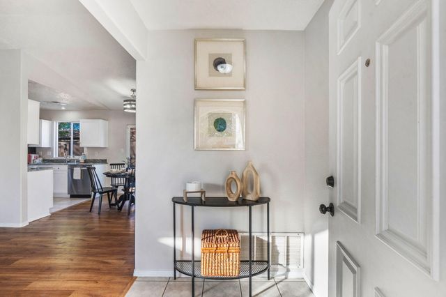 1305 Villa Campo NE, Albuquerque, NM 87113