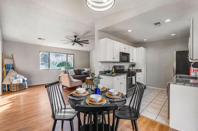 1305 Villa Campo NE, Albuquerque, NM 87113