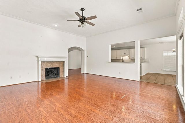 2845 Martina Drive, Friendswood, TX 77546