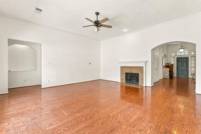 2845 Martina Drive, Friendswood, TX 77546