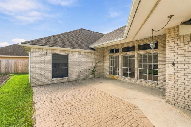 2845 Martina Drive, Friendswood, TX 77546