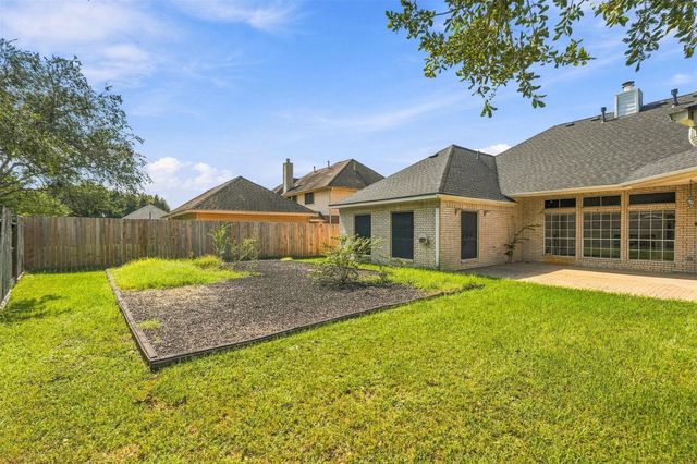 2845 Martina Drive, Friendswood, TX 77546