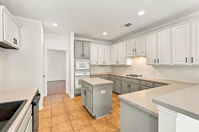 2845 Martina Drive, Friendswood, TX 77546