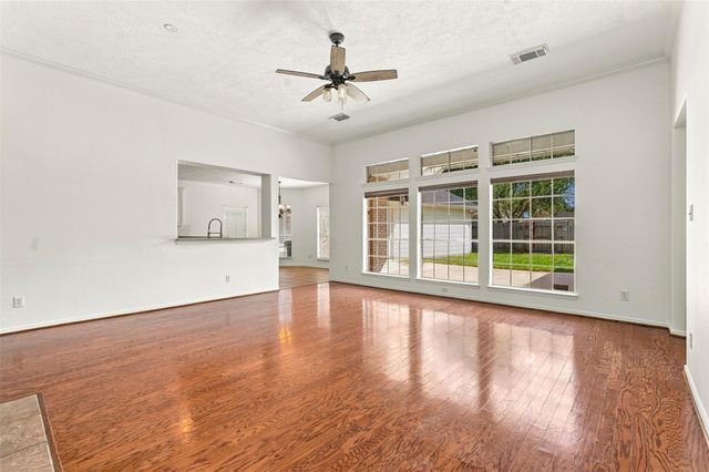 2845 Martina Drive, Friendswood, TX 77546
