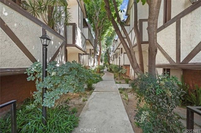 21815 Saticoy Street 30, Los Angeles, CA 91304