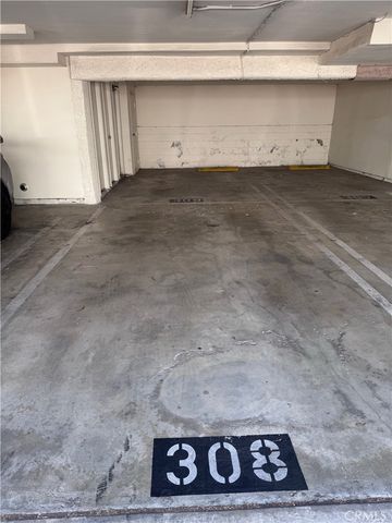 21815 Saticoy Street 30, Los Angeles, CA 91304