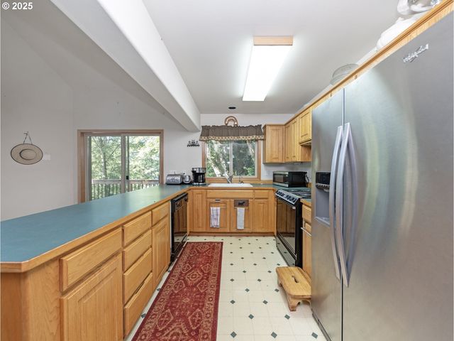 71397 Fishhawk Rd, Clatskanie, OR 97016