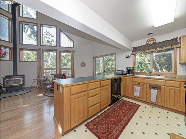 71397 Fishhawk Rd, Clatskanie, OR 97016