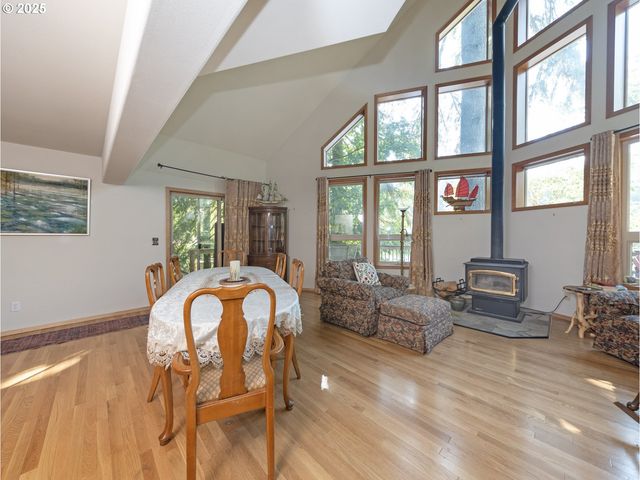 71397 Fishhawk Rd, Clatskanie, OR 97016