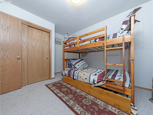 71397 Fishhawk Rd, Clatskanie, OR 97016