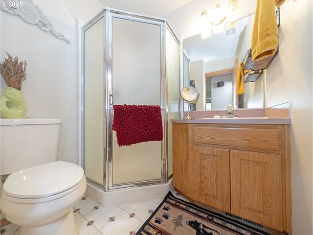 71397 Fishhawk Rd, Clatskanie, OR 97016