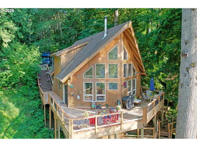 71397 Fishhawk Rd, Clatskanie, OR 97016