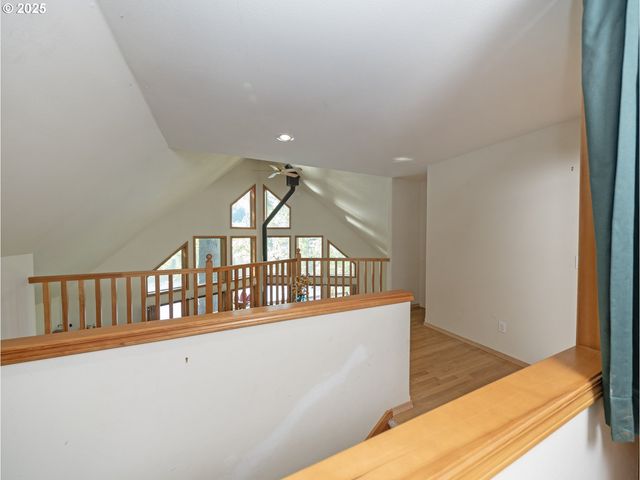 71397 Fishhawk Rd, Clatskanie, OR 97016