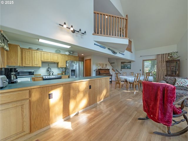 71397 Fishhawk Rd, Clatskanie, OR 97016