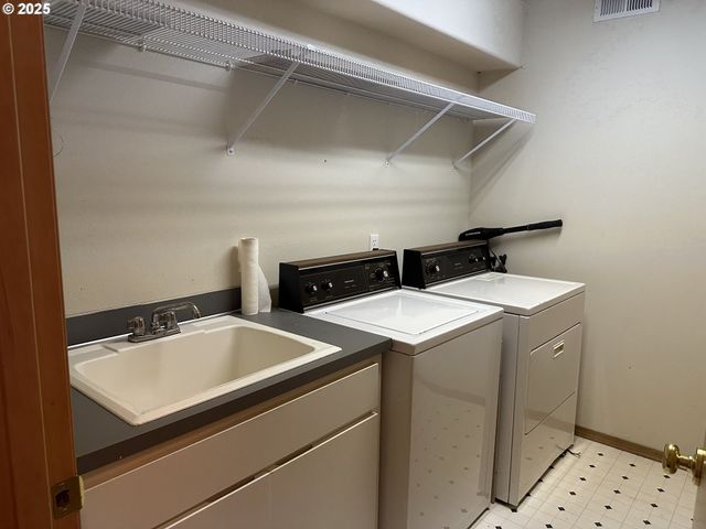 71397 Fishhawk Rd, Clatskanie, OR 97016