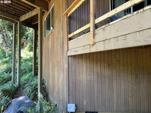 71397 Fishhawk Rd, Clatskanie, OR 97016