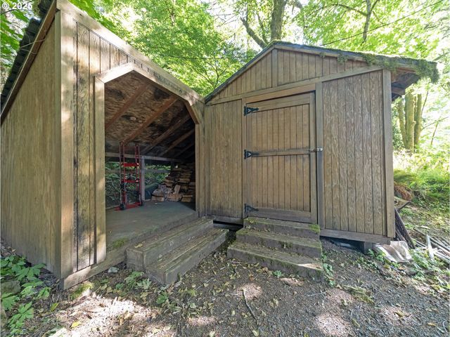 71397 Fishhawk Rd, Clatskanie, OR 97016