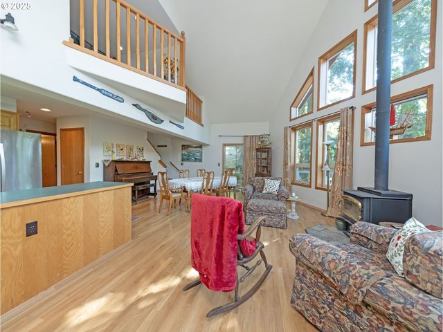 71397 Fishhawk Rd, Clatskanie, OR 97016