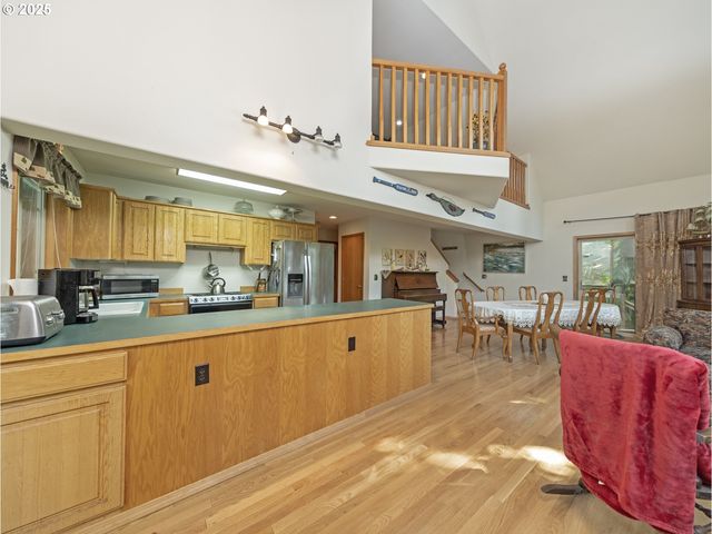 71397 Fishhawk Rd, Clatskanie, OR 97016