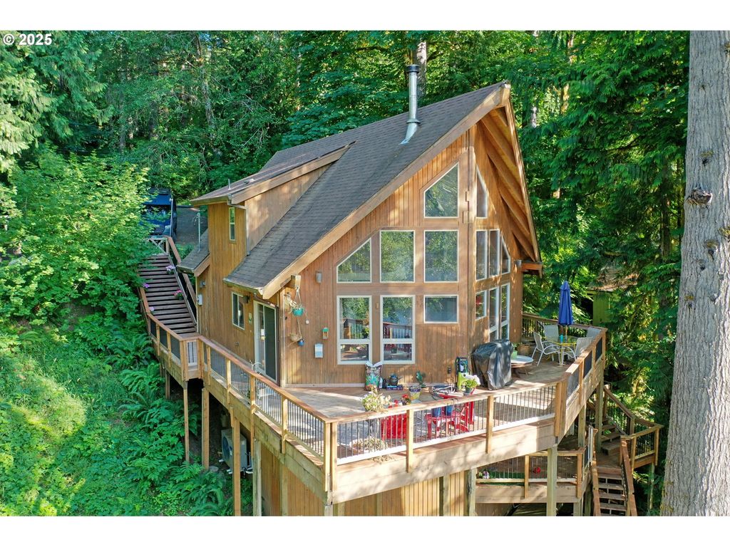 71397 Fishhawk Rd, Clatskanie, OR 97016