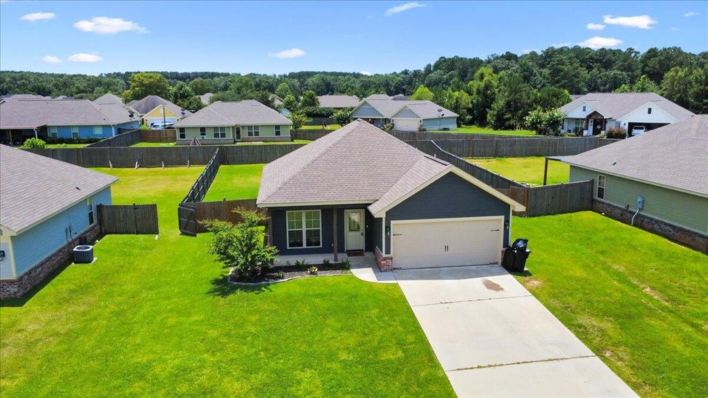 17 W Locust, Sumrall, MS 39482