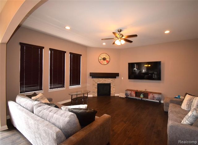 55752 Timbers Edge Drive, Utica, MI 48316